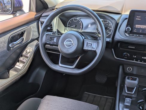 Used 2021 Nissan Rogue SV FWD image 16