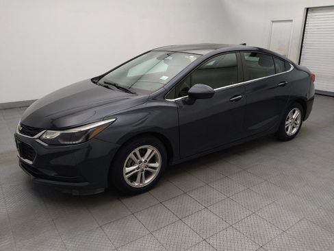 Used 2017 Chevrolet Cruze LT w/ Sun And Sound Package FWD image 2