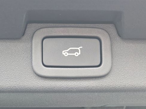Used 2018 Land Rover Discovery HSE AWD/4WD image 15