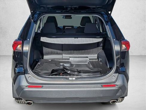 Used 2022 Toyota RAV4 XLE image 7