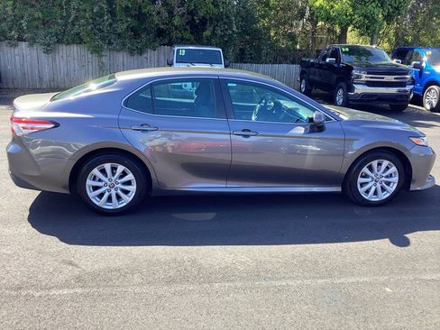 Used 2018 Toyota Camry LE image 8