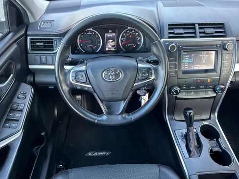 Used 2015 Toyota Camry SE w/ Moonroof Package image 14