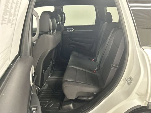 Used 2021 Jeep Grand Cherokee Laredo AWD/4WD image 19