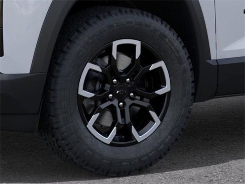 New 2026 Chevrolet Equinox ACTIV w/ Convenience Package III image 9