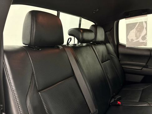 Used 2018 Toyota Tacoma Limited AWD/4WD image 34