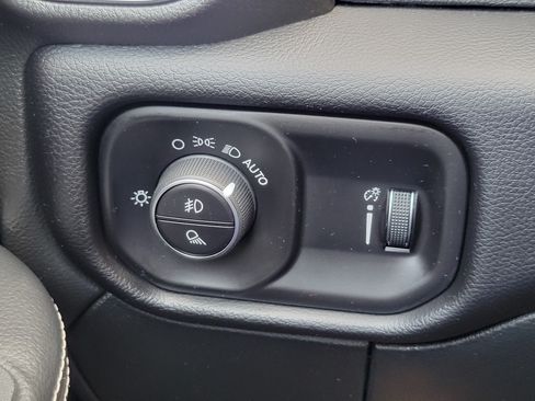 Used 2025 RAM 2500 Big Horn AWD/4WD image 11