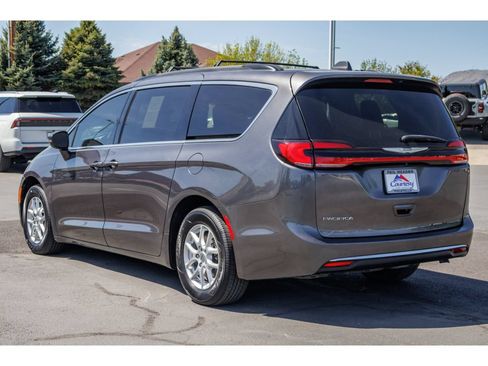 Used 2022 Chrysler Pacifica Touring-L FWD image 5