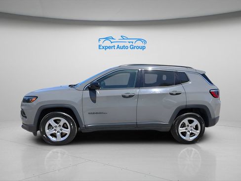 Used 2024 Jeep Compass Latitude AWD/4WD image 2
