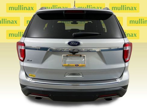 Used 2018 Ford Explorer XLT w/ Equipment Group 202A image 7