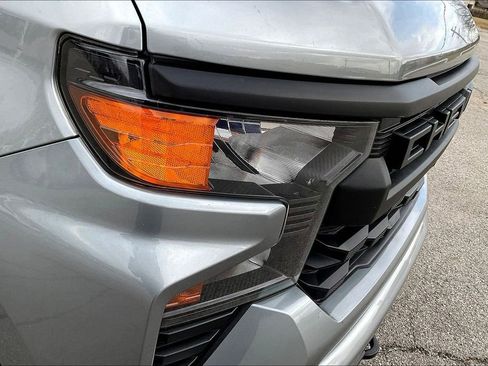 Used 2023 Chevrolet Silverado 1500 Custom image 32