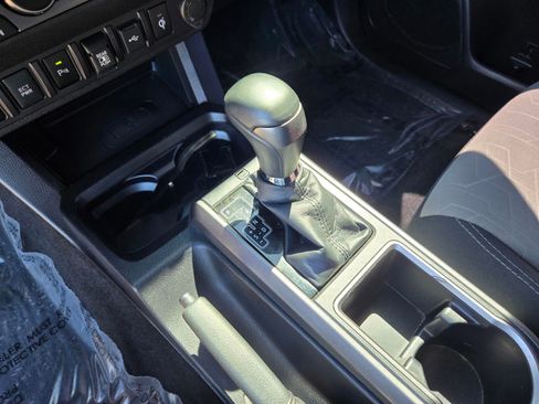 Used 2021 Toyota Tacoma TRD Sport w/ Technology Package image 17