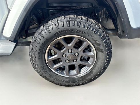Used 2020 Jeep Gladiator Overland AWD/4WD image 30