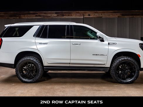 Used 2021 GMC Yukon Denali w/ Denali Premium Package image 11