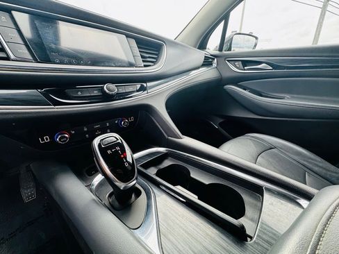 Used 2021 Buick Enclave Essence image 13