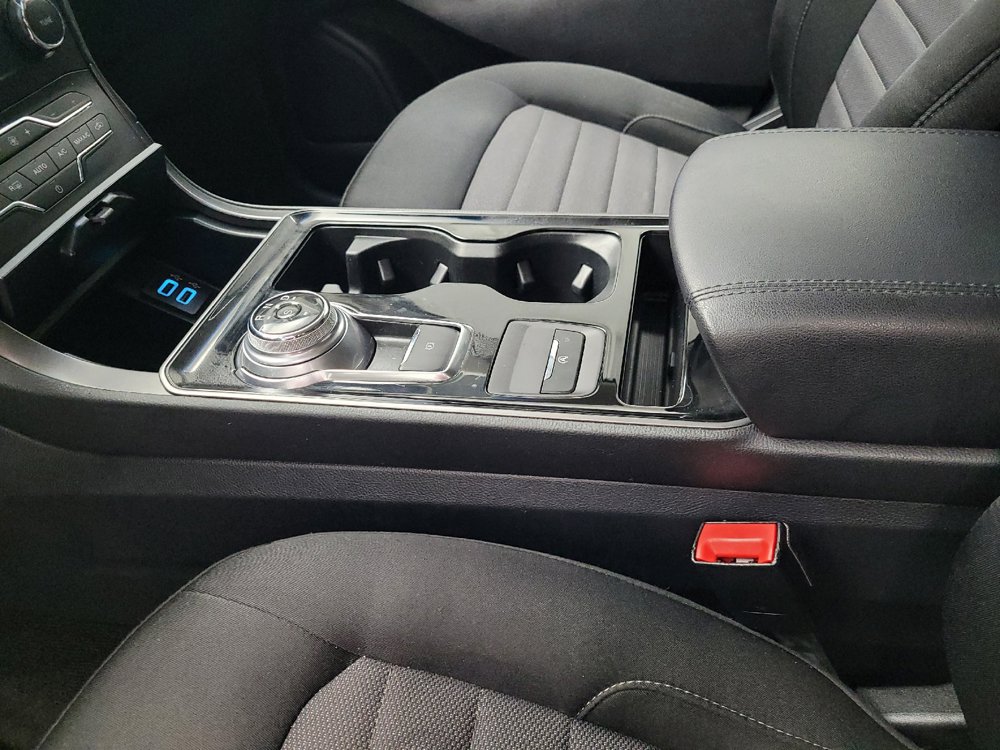 Used 2020 Ford Edge SE FWD image 26