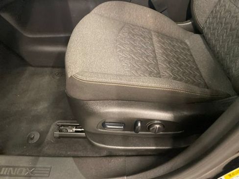 Used 2024 Chevrolet Equinox LT FWD image 25
