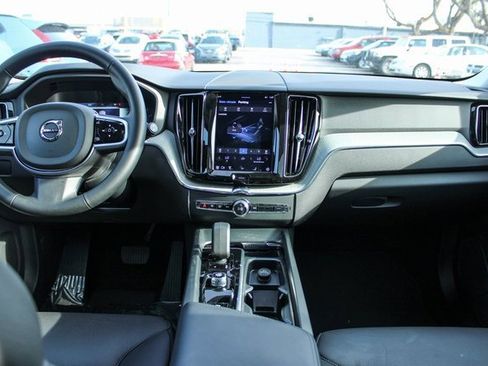 Used 2025 Volvo XC60 B5 Plus image 17