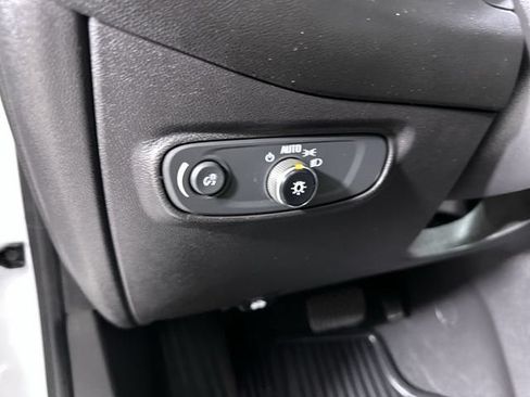 Used 2022 Chevrolet Equinox LS FWD image 18