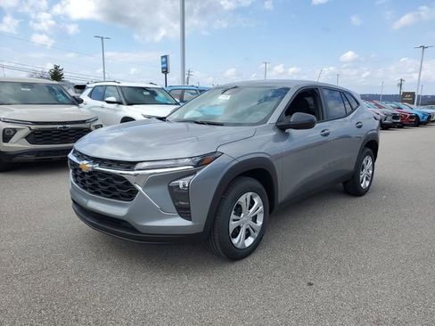 New 2026 Chevrolet Trax LS image 2