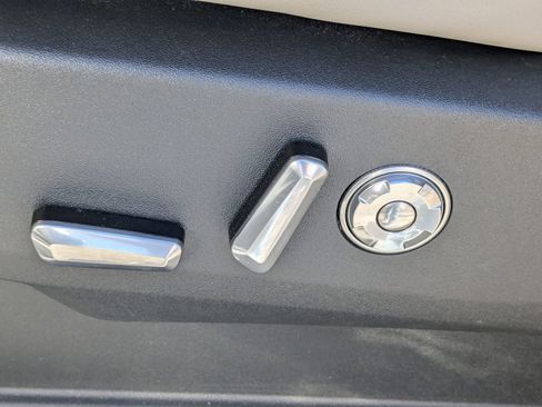 Certified 2025 Lincoln Navigator Reserve image 23