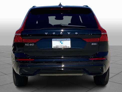 Used 2025 Volvo XC60 B5 Plus image 4