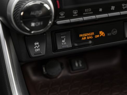 Used 2020 Toyota RAV4 Limited FWD image 68