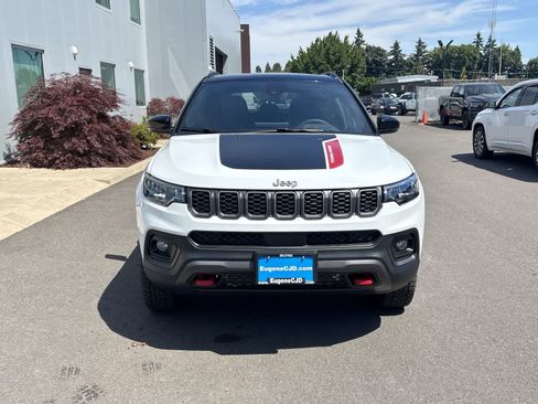New 2026 Jeep Compass Trailhawk w/ Sun, Sound & Navigation Group AWD/4WD image 8