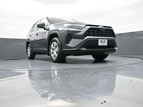 Used 2021 Toyota RAV4 LE AWD/4WD image 27