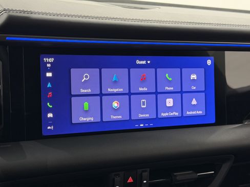 Certified 2025 Porsche Macan Electric RWD image 40