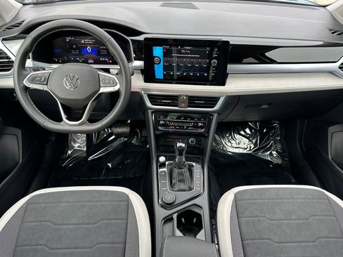 New 2026 Volkswagen Taos SE image 12