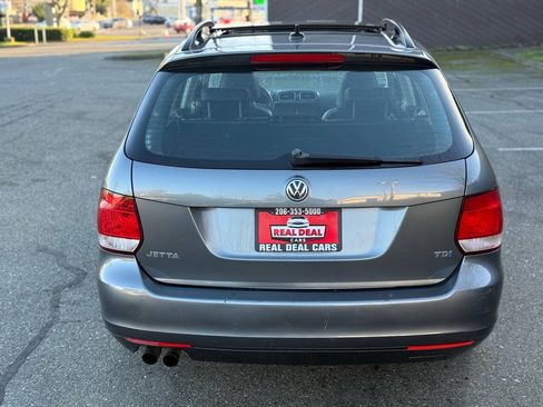 Used 2010 Volkswagen Jetta TDI FWD image 5