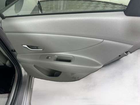 Used 2025 Hyundai Elantra SE FWD image 28