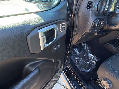 Used 2025 Jeep Wrangler Unlimited Rubicon 4xe w/ Convenience Group image 15