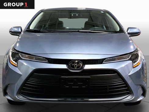 Used 2025 Toyota Corolla LE w/ LE Premium Package FWD image 4