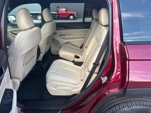 Used 2024 Jeep Grand Cherokee L Limited AWD/4WD image 17