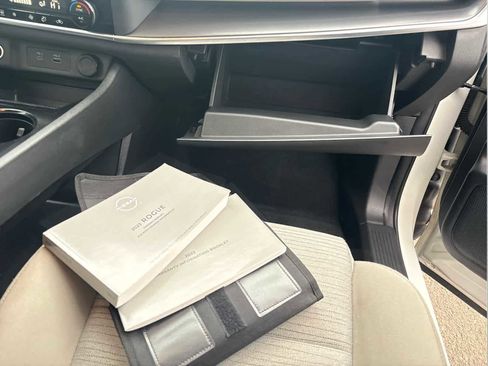 Used 2023 Nissan Rogue SV image 24