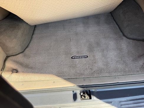 Used 2002 Toyota 4Runner SR5 RWD image 23