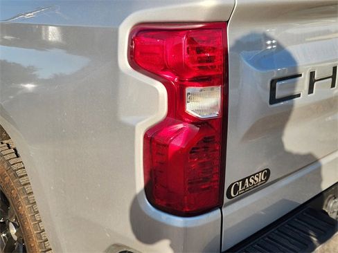 Used 2020 Chevrolet Silverado 1500 LT w/ Texas Edition image 8