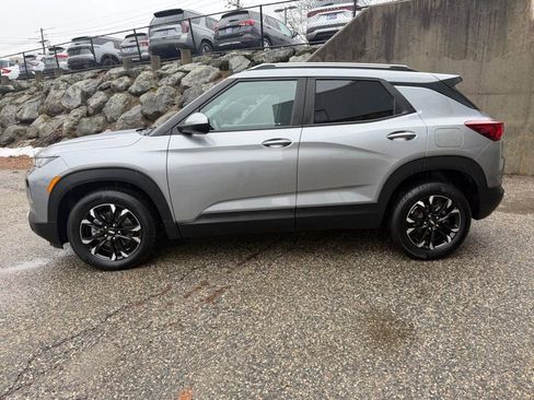 Used 2023 Chevrolet TrailBlazer LT image 2