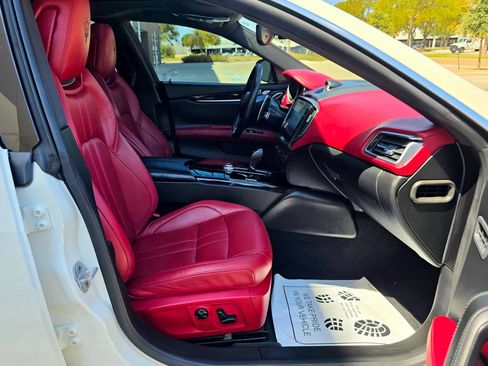 Used 2018 Maserati Ghibli S GranSport RWD image 25