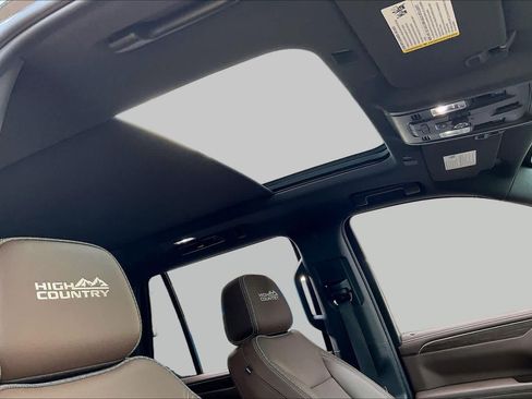 Used 2021 Chevrolet Tahoe High Country w/ Premium Package 2 AWD/4WD image 15