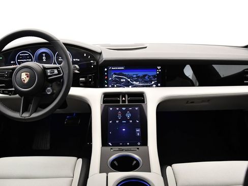Used 2025 Porsche Taycan image 19