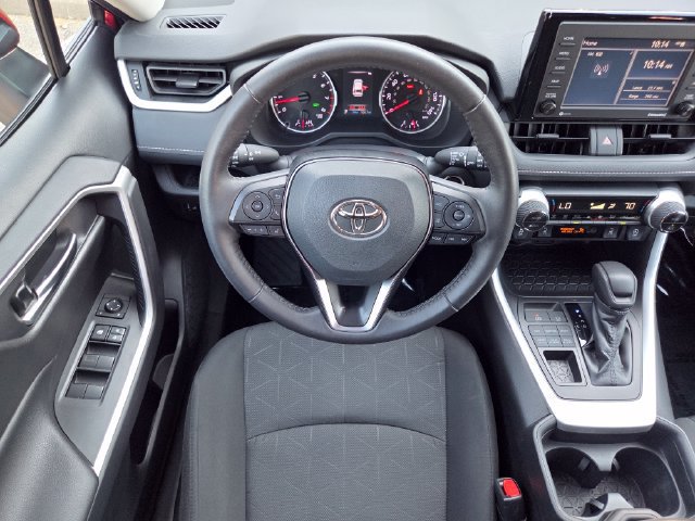 Used 2020 Toyota RAV4 XLE w/ Convenience Package AWD/4WD image 4