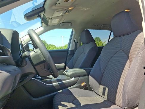 Used 2023 Toyota Highlander L image 13