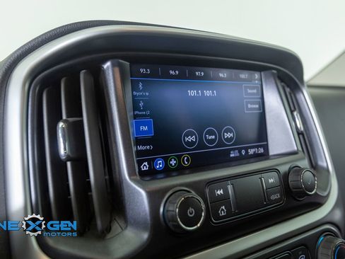 Used 2022 Chevrolet Colorado LT AWD/4WD image 17