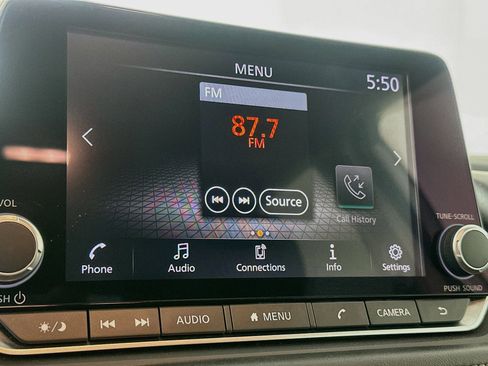 Used 2024 Nissan Rogue S FWD image 21