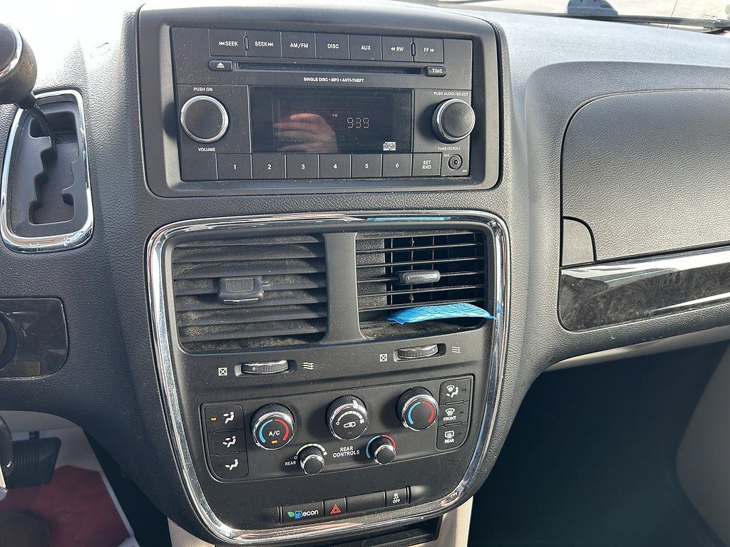 Used 2013 Dodge Grand Caravan SXT w/ Rear Park Assist Pkg FWD image 12
