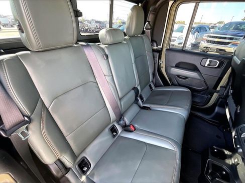 Used 2025 Jeep Gladiator Mojave image 22