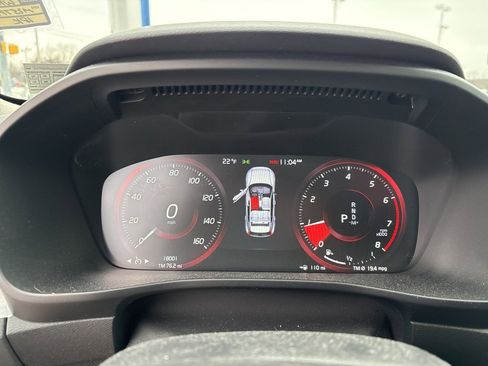 Used 2021 Volvo XC40 T5 Momentum w/ Premium Package image 19