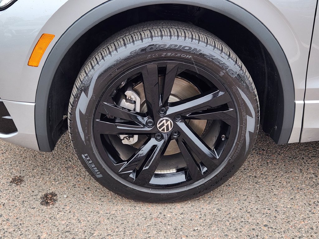 Certified 2024 Volkswagen Tiguan SE R-Line AWD/4WD image 9
